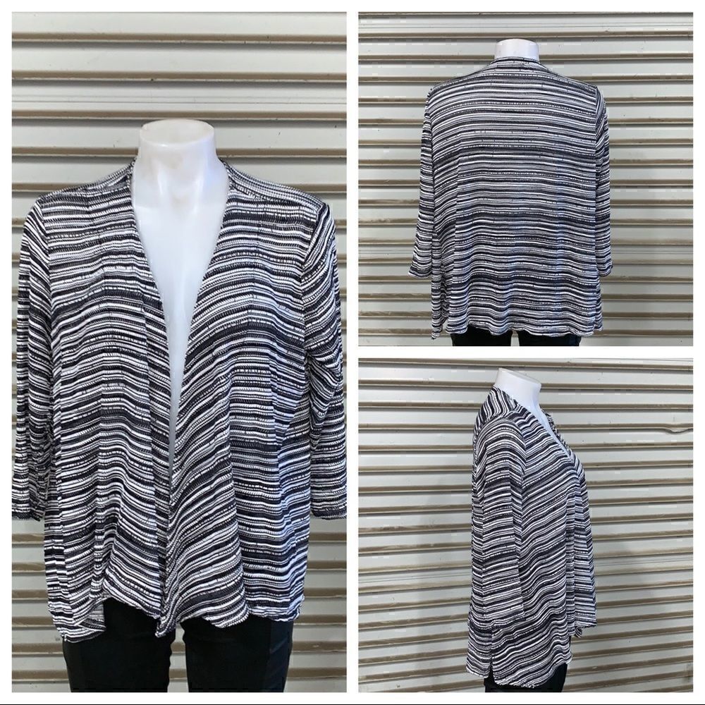 Travel Elements black and white cardigan